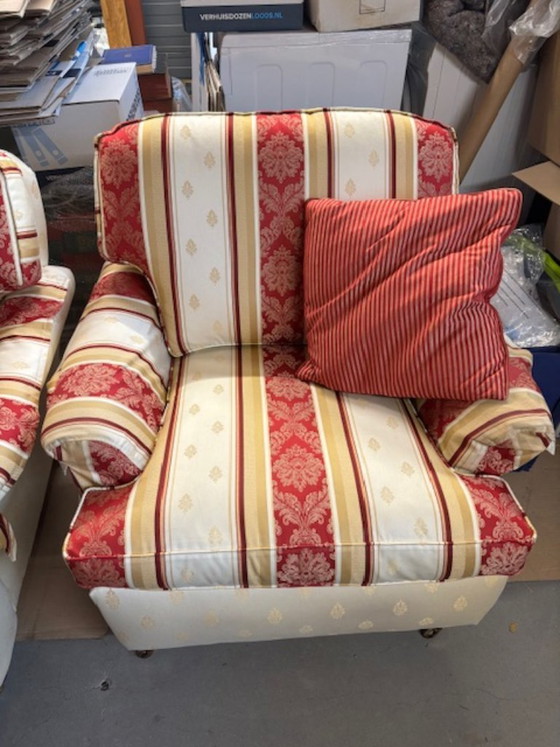 Image 1 of Divano a 3 posti, 2 poltrone e pouf, realizzati a mano in stile inglese.