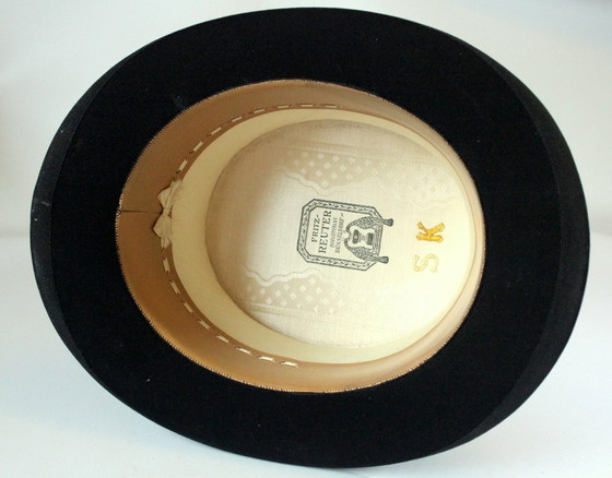 Image 1 of Sombrero de copa con sombrerera original y cojín de terciopelo