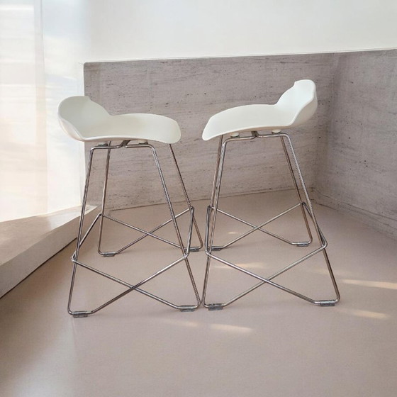 2 Witte Design Barkrukken Van Kaleidos, Model Cami. – Kaleidos Stool, Fiberglass, Plastic (photo 8 of 9)