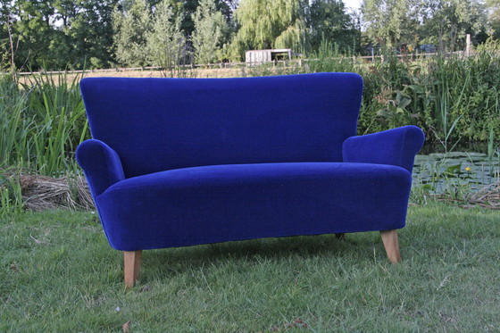 Image 1 of Sofá clásico azul de dos plazas