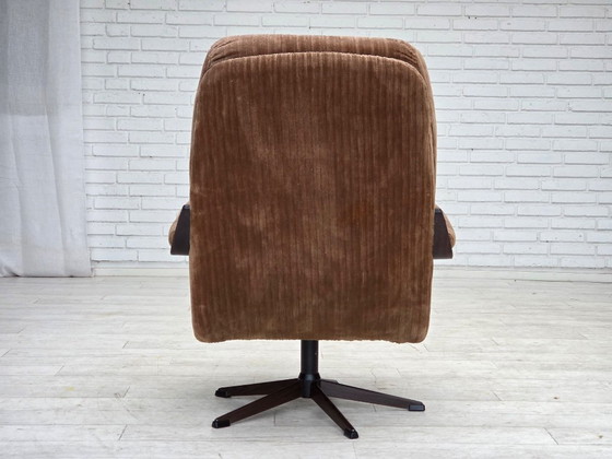 Image 1 of Anni '70, poltrona girevole danese, mobili in velluto a coste, legno di faggio scuro.