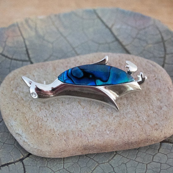 Image 1 of Broche pingouin vintage : nacre d'ormeau bleue et métal argenté