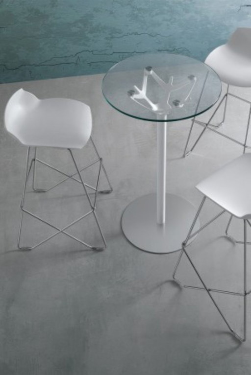 2 Witte Design Barkrukken Van Kaleidos, Model Cami. – Fiberglass, Plastic