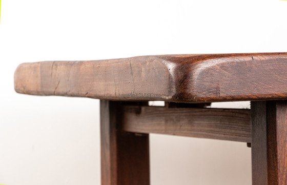 Image 1 of Grote brutalistische eettafel van massief iepenhout, in de stijl van Olavi Hanninen, 1960.