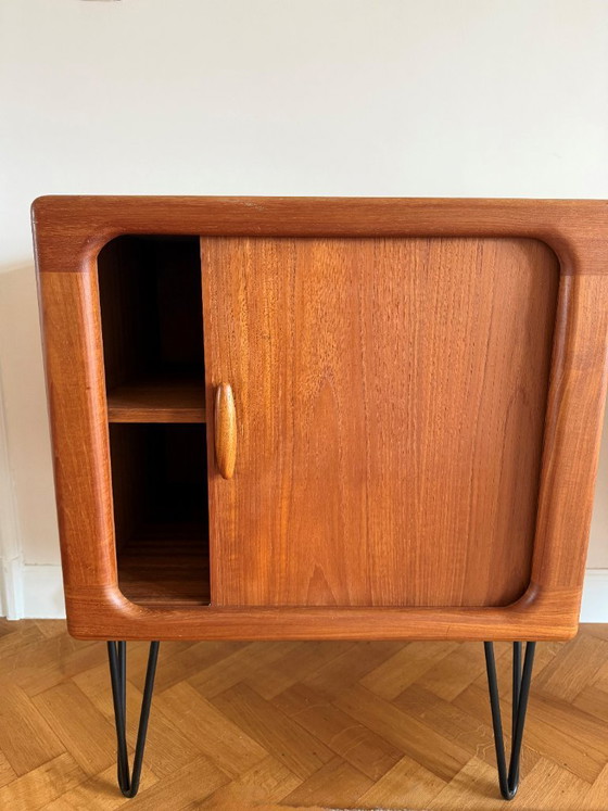 Mobile danese in teak con gambe a forcina – Dyrlund, Credenze, Wood (photo 2 of 5)