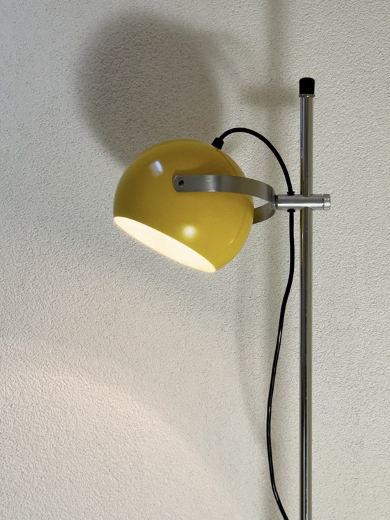 Image 1 of Lampada da terra vintage a forma di bulbo oculare giallo - Restaurata professionalmente - Stile Space Age / Retro