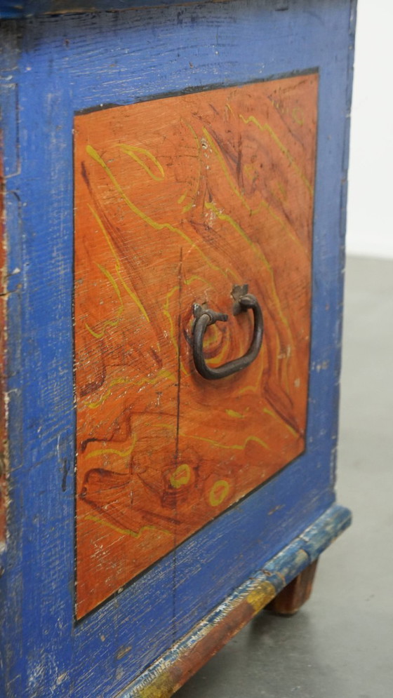 Image 1 of Le coffre de mariée/table basse antique peint à la main du 19e siècle