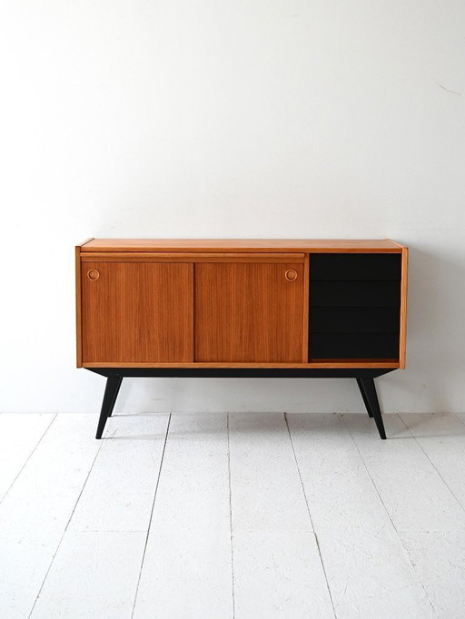 Buffet scandinave en teck avec détails noirs