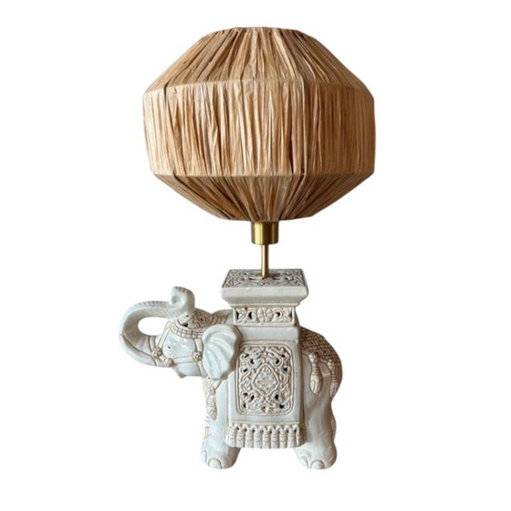 Image 1 of Lámpara de mesa de elefante