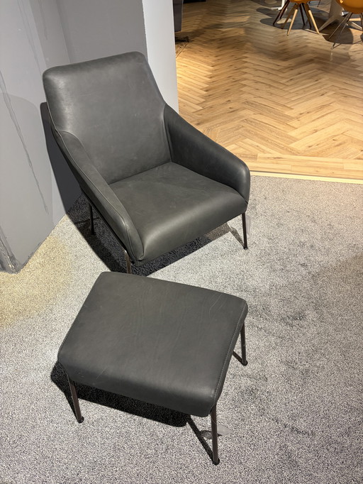 Jess “Jolly” Fauteuil ontmoette hocker