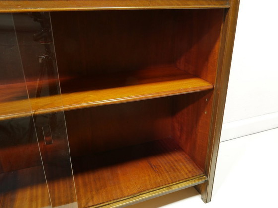 Image 1 of Vintage Vitrine 60er Jahre, Bücherschrank mit Glasschiebetüren, Mid Century Wohnzimmerschrank aus Buche & Eiche, Germany