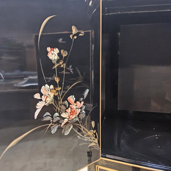 Vintage Chinese Lak Kast Zwart Bloemen En Vogels / Bohemian / Oosterse / Aziatische Bruidskast – Opbergkast (photo 13 of 15)
