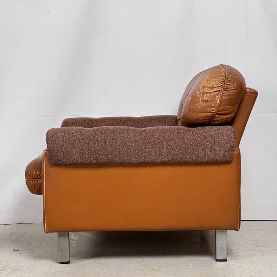 Image 1 of Hongaarse leren fauteuils, jaren 60 – Hongaars design uit het midden van de vorige eeuw