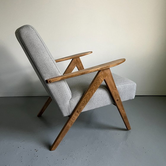 Fauteuil vintage moderne du milieu du siècle : tissu gris et structure en bois de hêtre – Wood (photo 6 of 12)