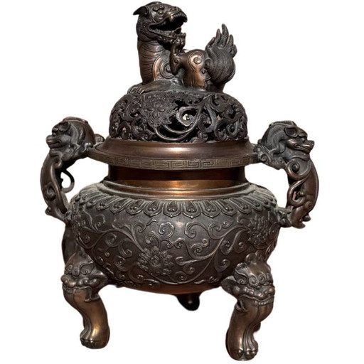 Chinese bronzen wierookbrander met Foo Dog deksel en leeuwenpoten