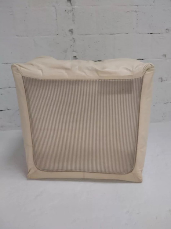 Image 1 of Crèmekleurige fauteuil van leer en schuim