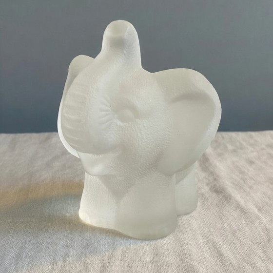 Image 1 of Éléphant Goebel vintage – Verre satiné mat – Allemagne de l'Ouest