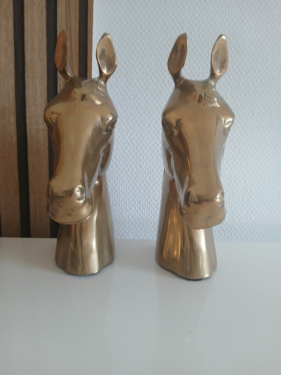 Image 1 of Sujetalibros.