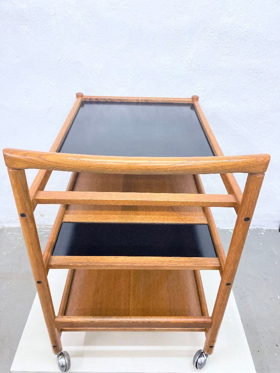 Image 1 of Dyrlund serveerwagen van eikenhout en resopal, Deens design uit de jaren 60/70.