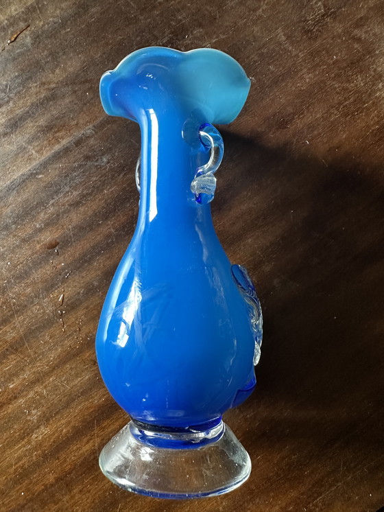 Image 1 of Vase in Pontil glass - Blue - White - Floral decoration and handles - Handmade H 17 cm