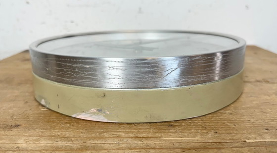 Image 1 of Grijze industriële wandklok van Ericsson, jaren 60