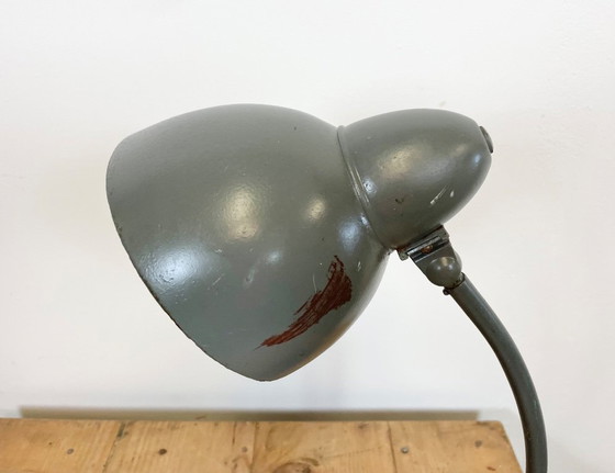 Image 1 of Lámpara de mesa industrial Bauhaus gris, década de 1930