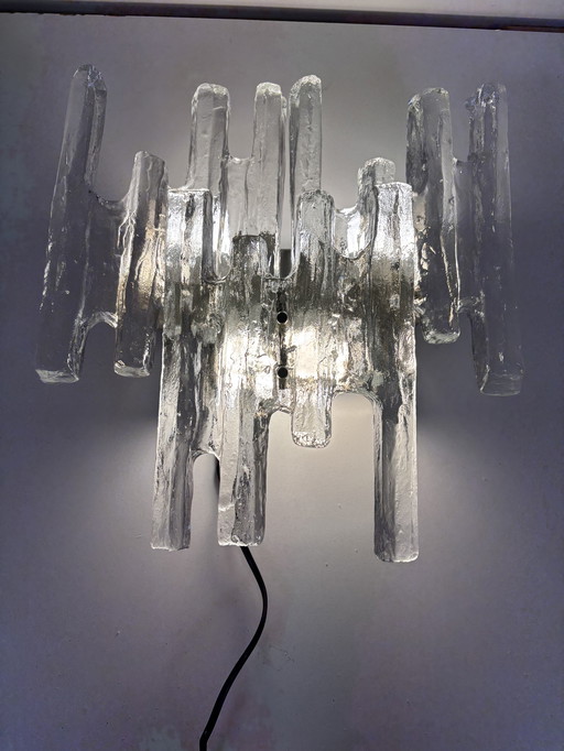 Gran lámpara de pared J.T. Kalmar 'PAN' en cristal hielo y níquel, años 70