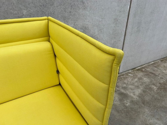 Image 1 of Poltrona acustica Vitra Alcove