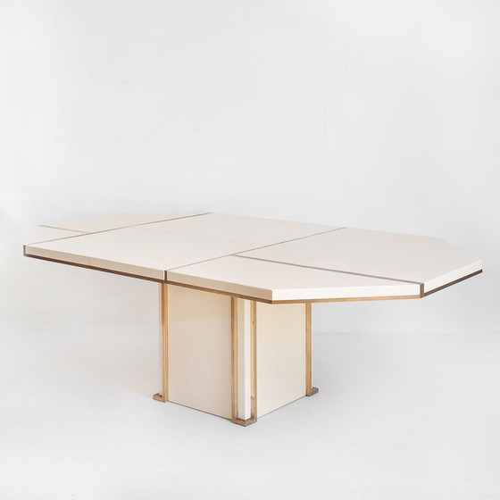 Image 1 of Mesa de comedor extensible, Jean-Claude Mahey, madera lacada y latón dorado, 70’s – Francia