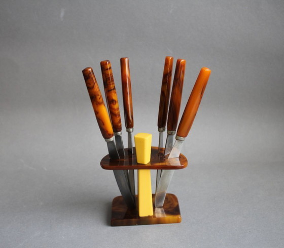 Image 1 of Juego de 6 cuchillos Art Déco para fruta, de baquelita y acero inoxidable con soporte.
