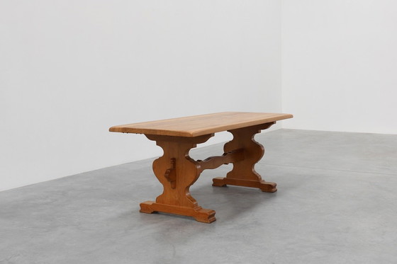 Image 1 of Französischer Eichenbodentisch des 20. Jahrhunderts mit geschwungenen Beinen und Bohlenplatte