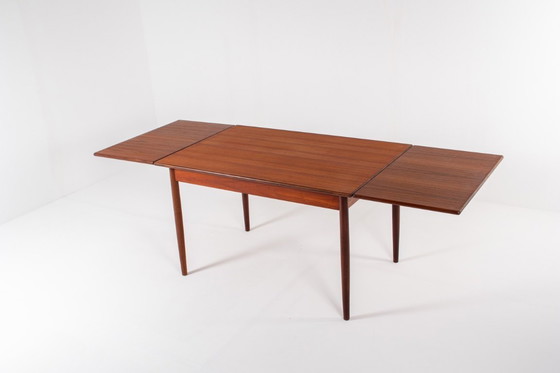 Image 1 of Uitschuifbare eettafel van teakhout in mid-century stijl