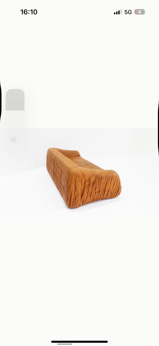Image 1 of Divano Piumino in pelle cognac di Jonathan De Pas, anni '70