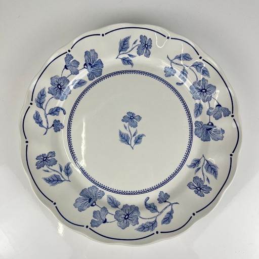 Rond bord Nuova Fontebasso, blauw bloemmotief en geschulpte rand, Italië, 20e eeuw.