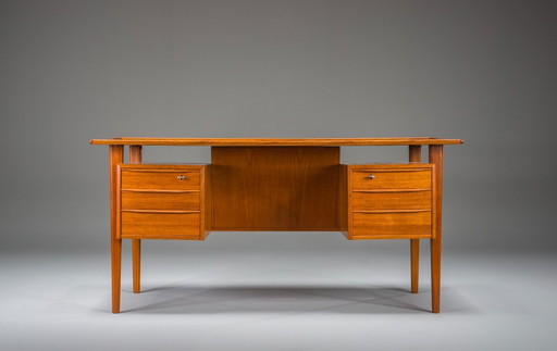  Dänischer Teakholz-Schreibtisch von Peter Lovig Nielsen für Hedensted Mobelfabrik, 1974