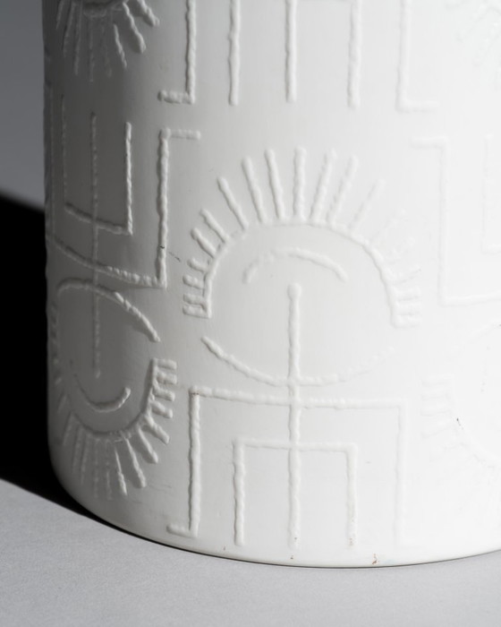 Image 1 of Vaso da terra monumentale in porcellana biscuit con rilievo tribale di Cuno Fischer Rosenthal, 48 cm