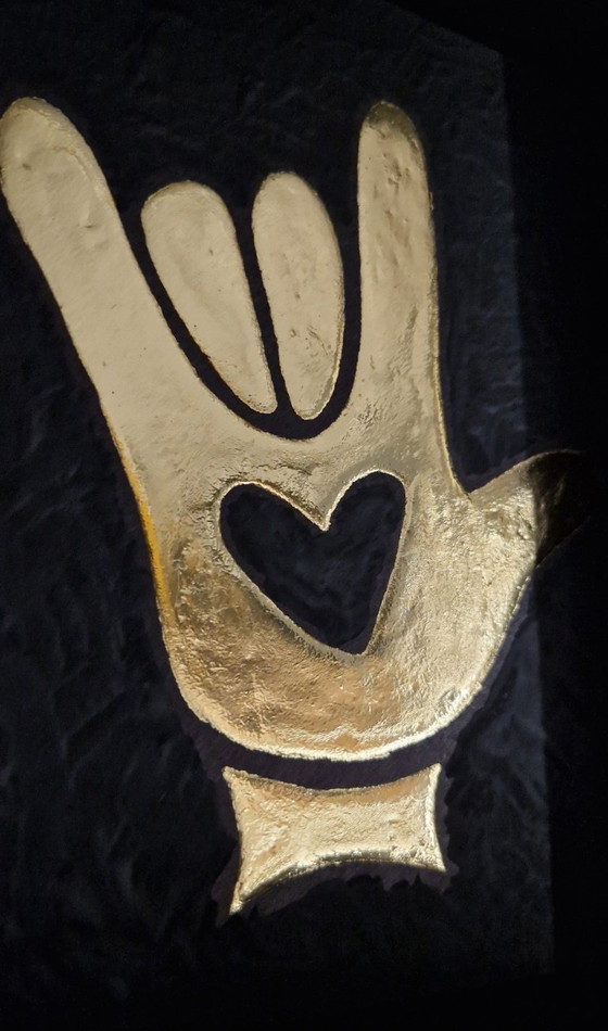 Image 1 of Opera d'arte in oro con scritta "Ti amo", gesto della mano placcato oro 23kt in cornice