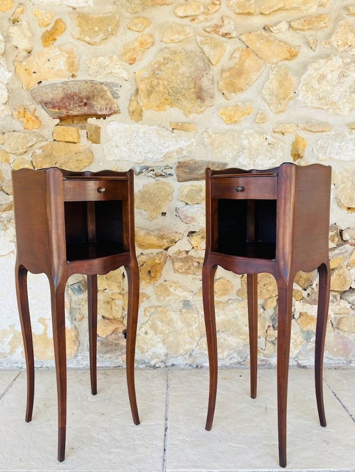 Tables de nuit en noyer de style Louis XV, ensemble de 2