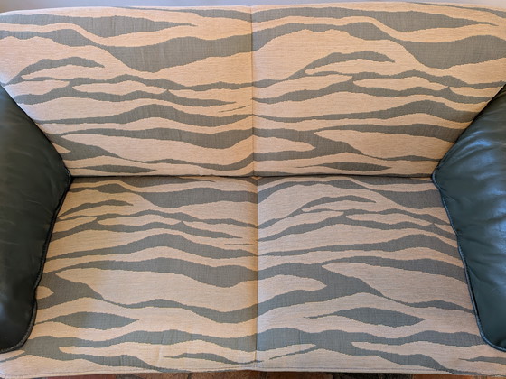 Image 1 of Sofá 2 Plazas Leolux Bora Bora + Hocker
Axel Enthoven | Tapicería de cebra posmoderna | Verde espuma de mar | California. 1990
