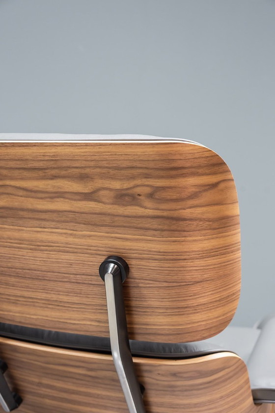 Image 1 of Sillón Eames + otomana