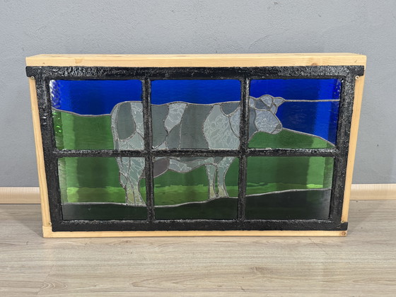 Image 1 of Vetrata colorata con motivo di mucca - realizzata a mano nella finestra della stalla