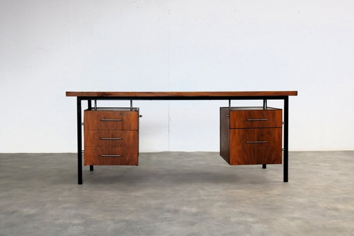 Bureau vintage des années 1960