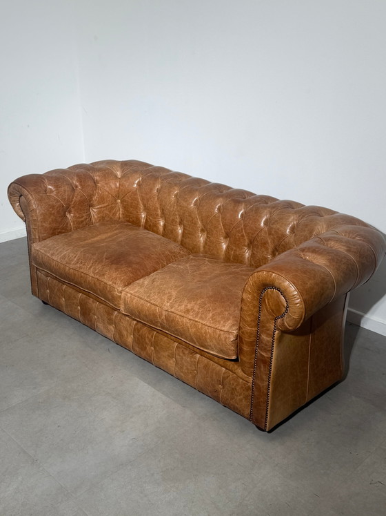 Vintage Chesterfield-bank in cognacbruin leer. – Banken (photo 5 of 7)
