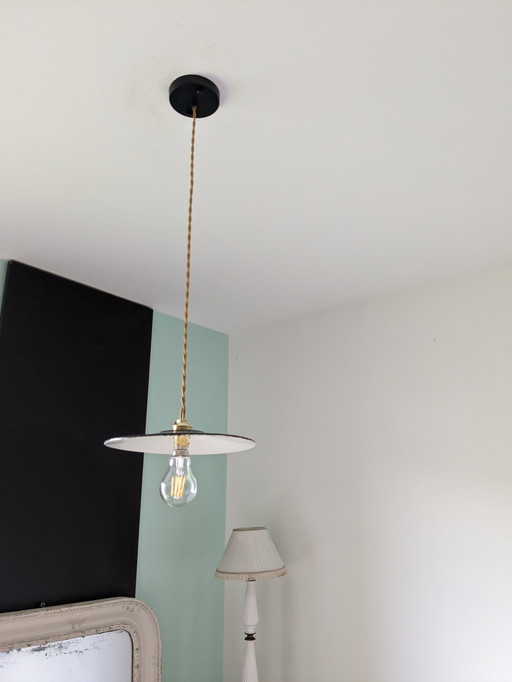 Industriële hanglamp van zwart geëmailleerd plaatstaal