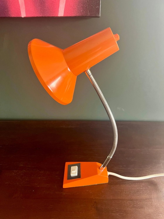 Original Mid Century SIS Table Lamp, 1960s/70s, Witch's Hat Gooseneck Lamp in Vibrant Orange. – Chrome (photo 5 of 7)