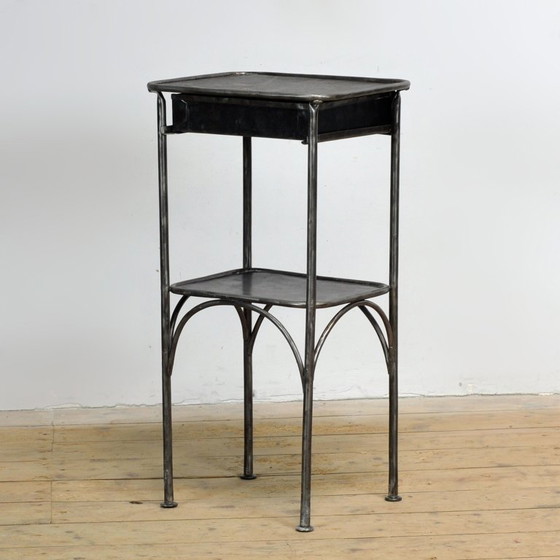 Image 1 of Table de nuit en fer, 1910