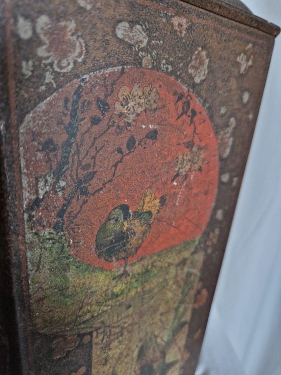 Image 1 of Boîte à thé hexagonale ancienne – en tôle peinte à décor japonisant/chinoiserie – vers 1850-1880