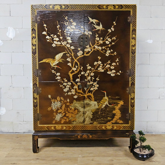 Image 1 of Mobiletto cinese d'epoca con uccelli e fiori rossi e dorati, stile bohémien / mobiletto orientale / mobiletto asiatico
