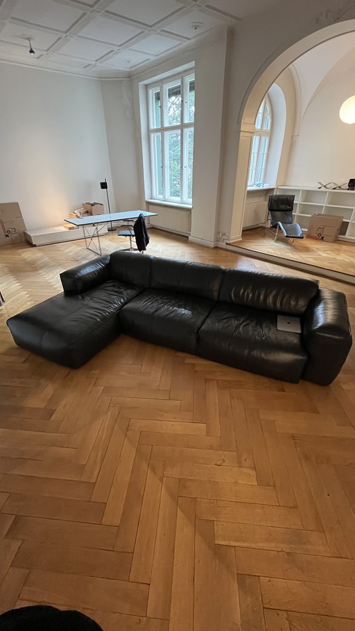 Großes schwarzes Ledersofa