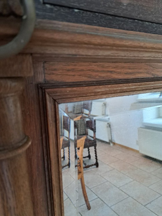 Espejo antiguo con marco de madera y cabezas de león. – Wood (photo 6 of 6)
